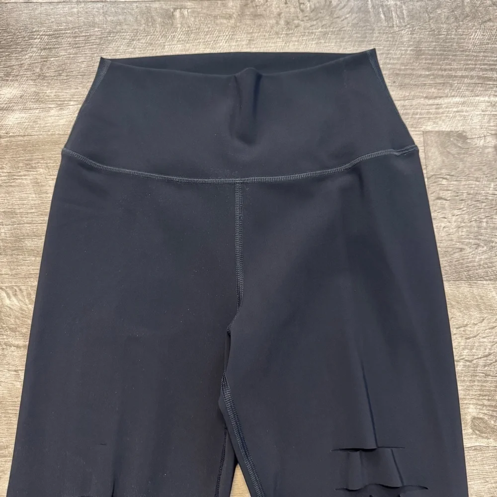 ALO Women’s Yoga Leggings Black High Waisted Ripped Warrior Pant Sz. S